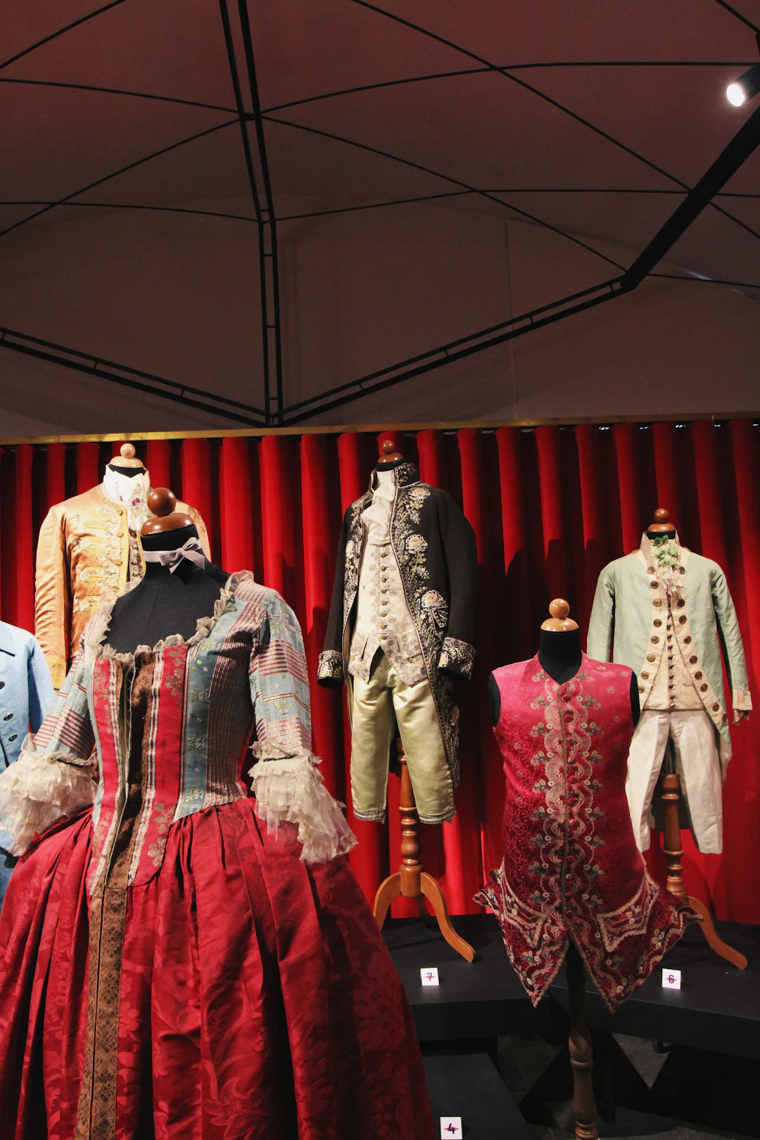 Elbise Modellerinin Tarihçesi Dönemlerden Günümüze