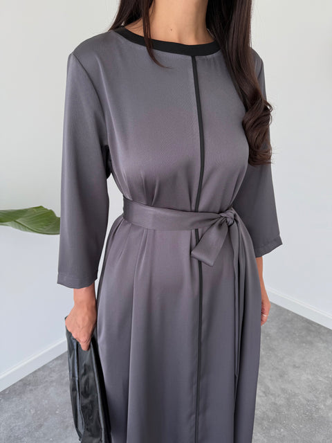 BELİ KUŞAK DETAYLI PAMUK SATEN ELBİSE GRİ