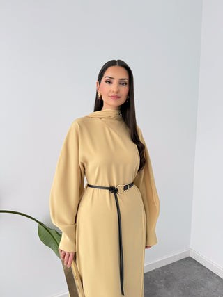 BOYUNDAN ŞAL DETAY BELİ KEMERLİ MAKSİ BOY ELBİSE SARI