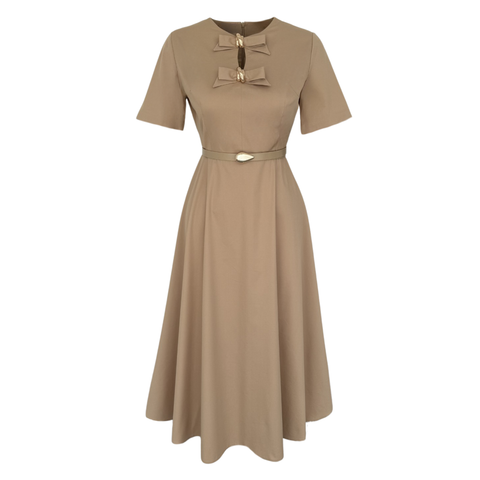 FİYONK DETAYLI KISA KOL KEMERLİ ELBİSE CAMEL