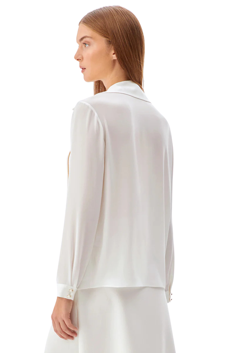 YAKASI ZİNCİR DETAYLI DÖKÜMLÜ BLUZ EKRU