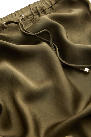 BELİ BAĞCIKLI MAKSİ BOY SATEN ETEK HAKİ