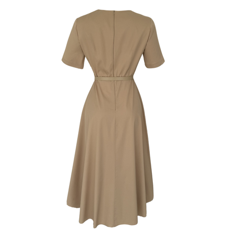 FİYONK DETAYLI KISA KOL KEMERLİ ELBİSE CAMEL