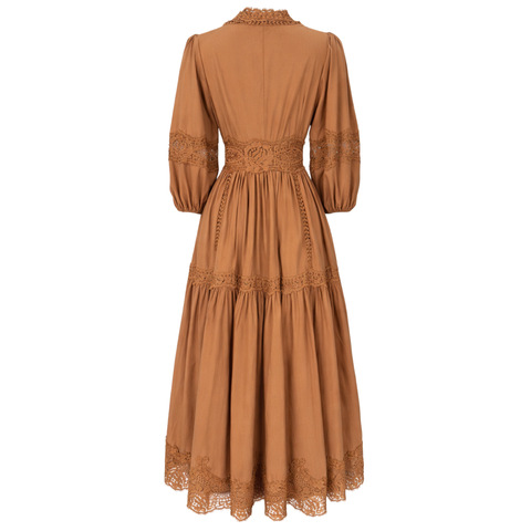 BELE OTURAN GÜPÜR DETAY ELBİSE KARAMEL