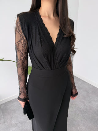 KRUVAZE YAKA DANTEL BODYSUIT SİYAH