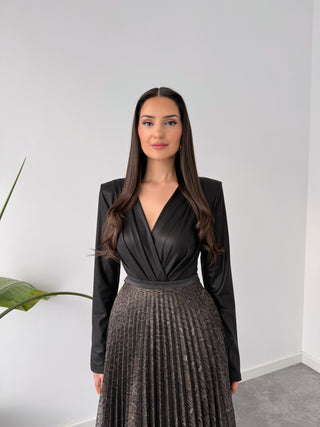 KRUVAZE MODEL HAFİF PARLAK BODYSUIT SİYAH