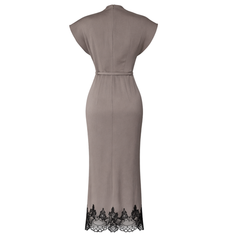 ETEĞİ DANTEL DETAY İNCİ KEMERLİ ELBİSE VİZON