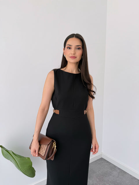 ÖNDEN YIRTMAÇLI YANLARDAN KEMER DETAY ELBİSE SİYAH