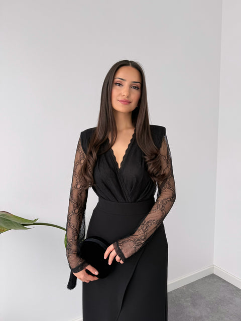 KRUVAZE YAKA DANTEL BODYSUIT SİYAH