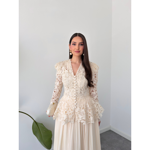 OMUZLARI ÇİÇEK APLİKELİ GÜPÜR CEKET VE ETEK TAKIM EKRU