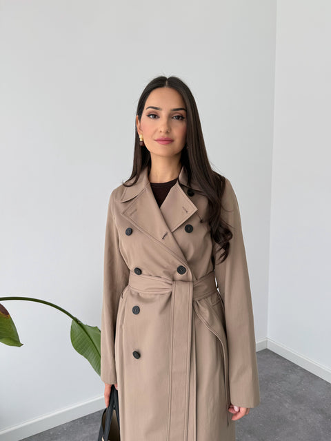 BELİ KUŞAKLI DÜĞME DETAY TRENÇKOT KOYU BEJ
