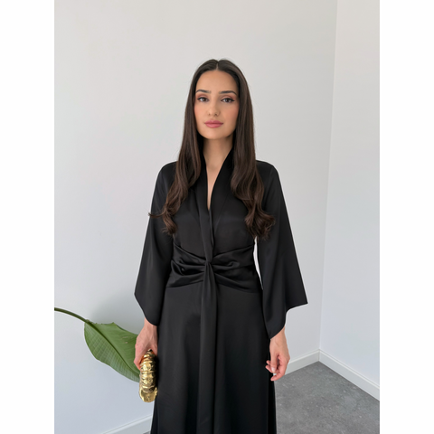 V YAKA BEL DETAY PAMUK SATEN ELBİSE SİYAH