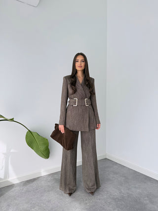 KEMER DETAYLI KRUVAZE TAKIM KAHVE