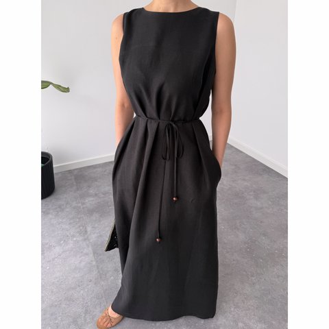 SIRT DEKOLTELİ %100 KETEN ELBİSE SİYAH