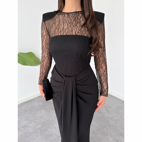 OMUZLARI VATKALI DRAPE DETAY ETEĞİ ASİMETRİK ELBİSE SİYAH