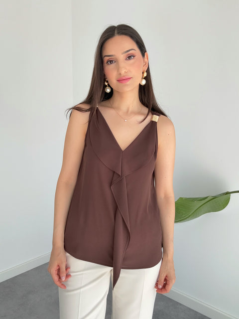 OMUZLARI AKSESUAR DETAYLI V YAKA BLUZ KAHVE