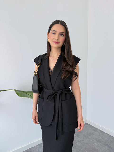 CEP DETAY BELİ KUŞAKLI YELEK SİYAH