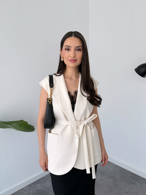 CEP DETAY BELİ KUŞAKLI YELEK EKRU