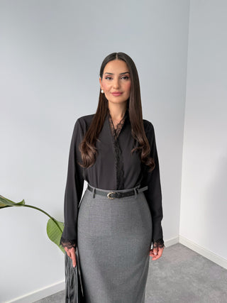 KRUVAZE KAPAMA DANTEL DETAY BLUZ SİYAH