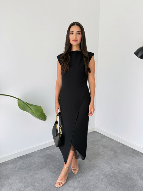 ETEĞİ ASİMETRİK KESİM DANTEL DETAY ELBİSE