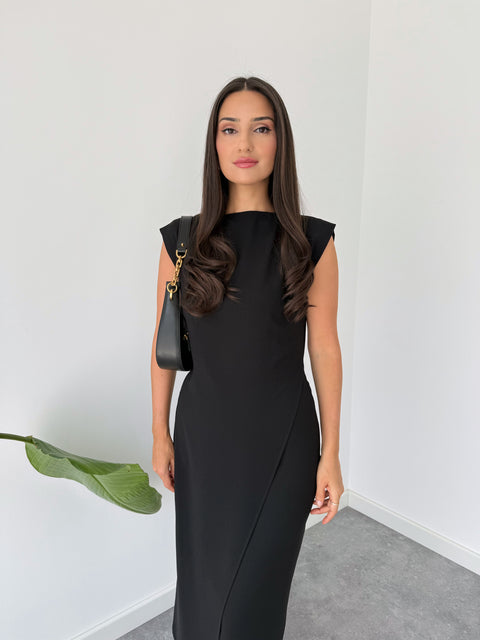 ETEĞİ ASİMETRİK KESİM DANTEL DETAY ELBİSE