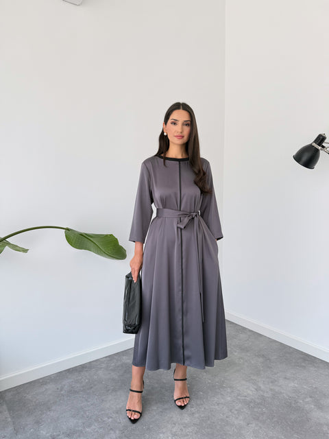 BELİ KUŞAK DETAYLI PAMUK SATEN ELBİSE GRİ