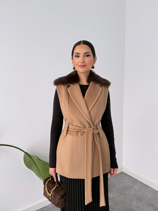 ÇIKARILABİLİR KÜRK DETAY %60 YÜN İÇERİKLİ YELEK CAMEL