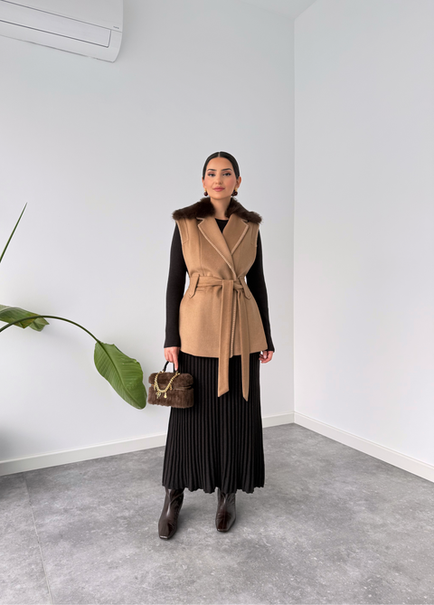 ÇIKARILABİLİR KÜRK DETAY %60 YÜN İÇERİKLİ YELEK CAMEL